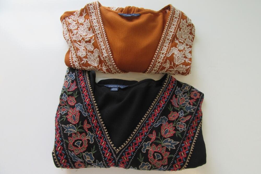 (2) American Eagle Embroidered Floral V-Neck Peasant Blouses Balloon Sleeve M